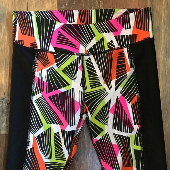 Fabletics Size Small Capri athletic workout pants black pink - Picture 3 of 4